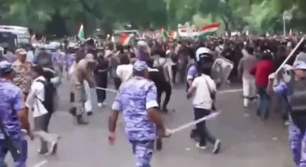 CJP संसद मार्च पर दिल्ली में तनाव, प्रदर्शनकारियों को रोका गया; नड्डा से बातचीत की तैयारी, वांगचुक बोले- मुझे मार्च में जाने दें