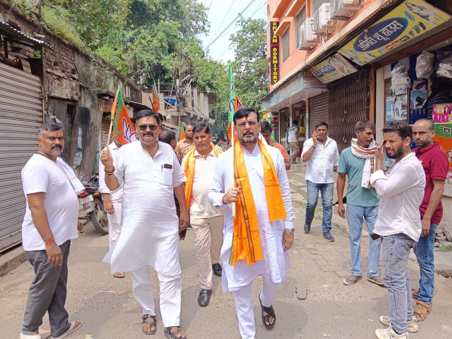 छात्रों पर लाठीचार्ज के विरोध में BJP का झारखंड बंद, साहिबगंज और तीनपहाड़ में बाजार बंद कराने निकले कार्यकर्ता