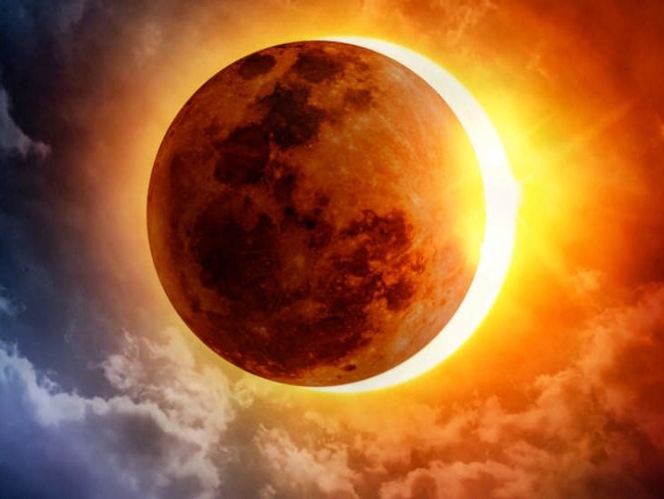 Surya Grahan 2026: आज रात लगेगा साल का आखिरी सूर्य ग्रहण, भारत में नहीं दिखेगा; जानें समय, सूतक और जरूरी बातें