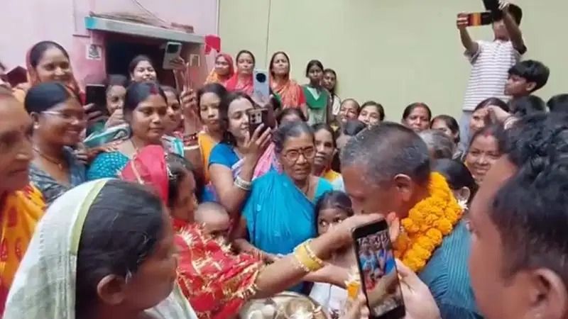 20 साल बाद घर लौटा पति, पत्नी ने फिर सजाई मांग; राजस्थान के आश्रम से बोकारो तक पहुंची कहानी