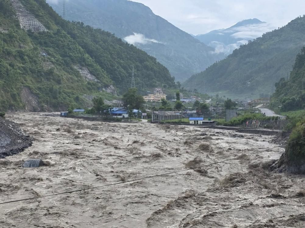 तिब्बत से आया सैलाब नेपाल में छोड़ गया तबाही के निशान, तिमुरे बाजार का नामोनिशान मिटा; 41 सुरक्षाकर्मी संपर्क से बाहर