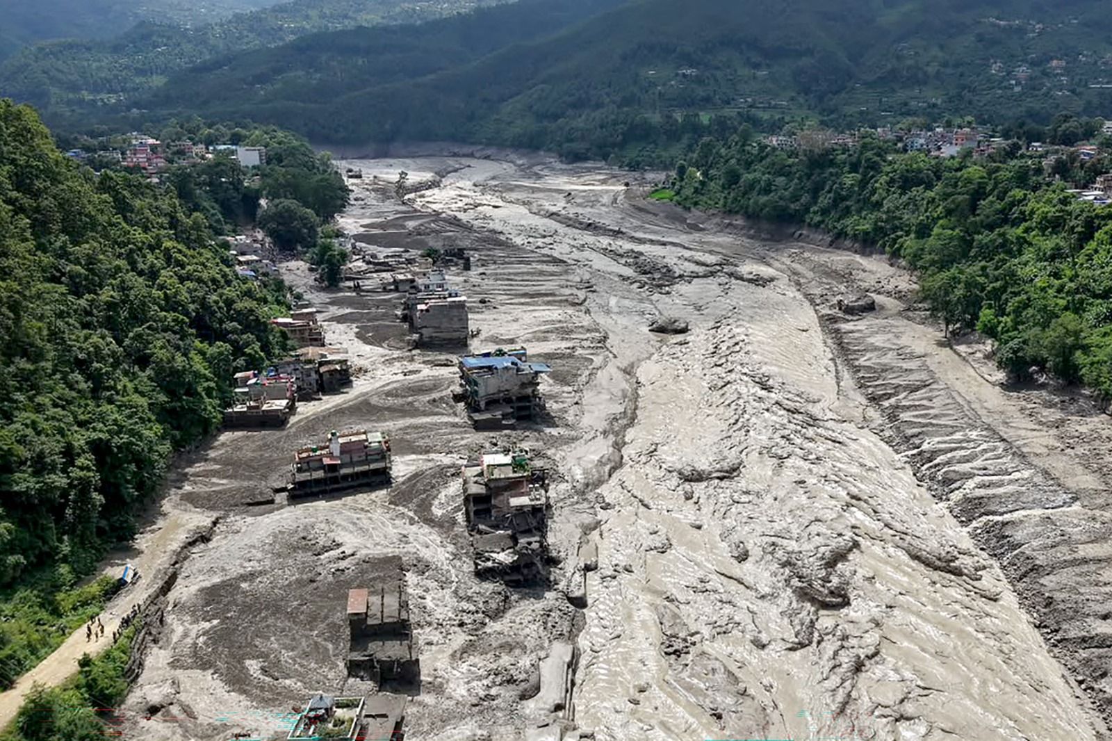 कैलाश मानसरोवर मार्ग पर मौत की नदी: भोटेकोशी की बाढ़ ने पवित्र यात्रा को निगल लिया, त्रिशूली-नारायणी तट पर 64 शव